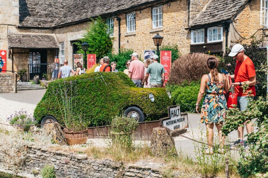 From London: Small Group Cotswolds Villages Tour - Timing and food planning, since lunch is not included