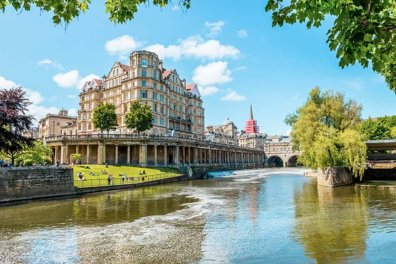 From London: Stonehenge and Bath Full-Day Tour with Guide - From Earls Court to Salisbury Plain, the day starts smoothly