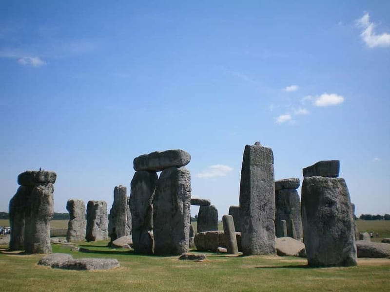 From London: Stonehenge and Oxford Day Tour With Admission - Stonehenge first: why the early start matters