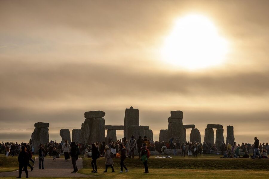 From London: Stonehenge Summer Solstice Sunset Tour (Jun 20) - Noon Departure and The Coach Ride Setup That Matters