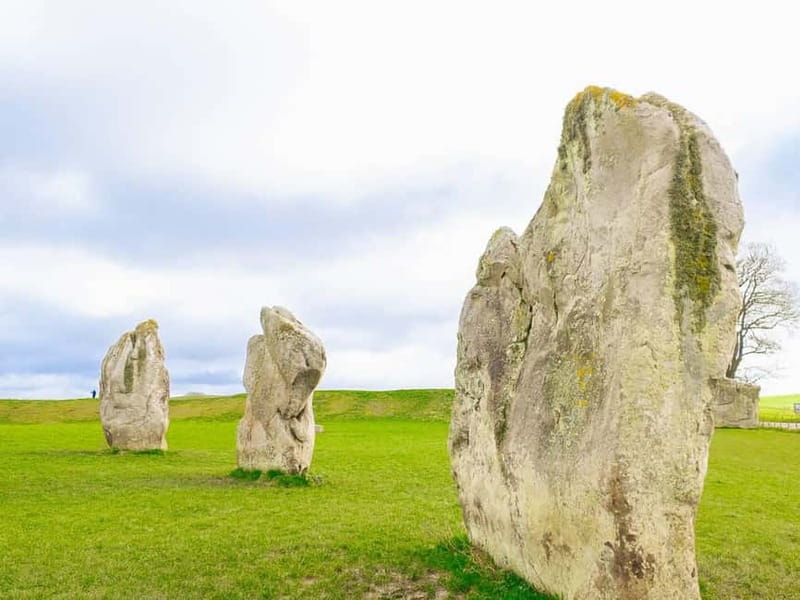 From London: Stonehenge & The Stone Circles of Avebury Tour - Stonehenge with an audio guide, pacing your visit
