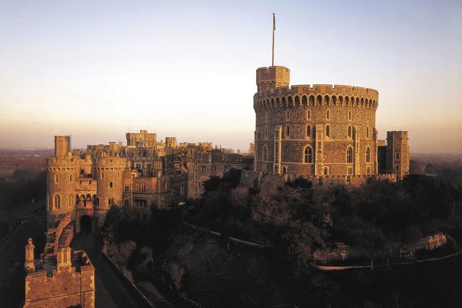 From London: Windsor Castle Royal Afternoon Sightseeing Tour - St George’s Chapel: where royal lives and deaths meet