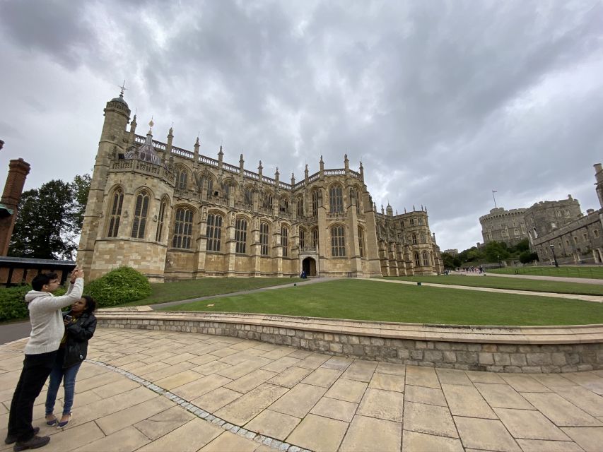 From London: Windsor Castle & Stonehenge Private Day Trip - The Optional Countryside Pub Lunch After Stonehenge