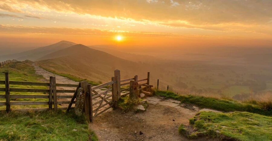 From Manchester: Derbyshire and Peak District Day Trip - Where you meet and how to get on the bus in Manchester