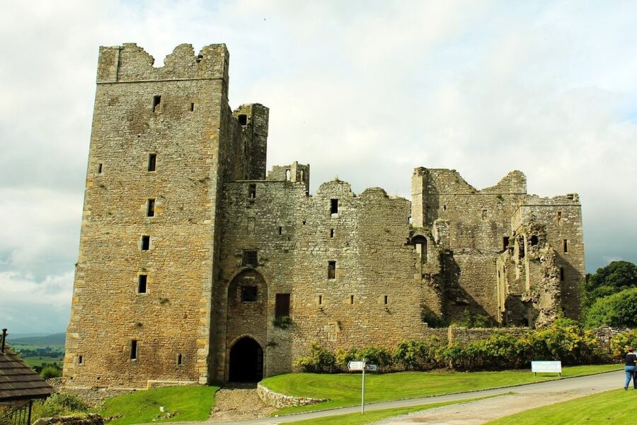 From York: Full-Day Yorkshire Dales Tour - Hawes free time plus Wensleydale Creamery: the best break in the day