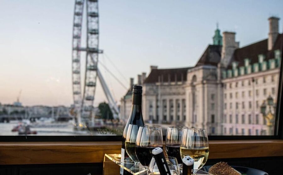 Gastronomic 6-course fine-dining dinner on Luxury London Bus - Key highlights at a glance
