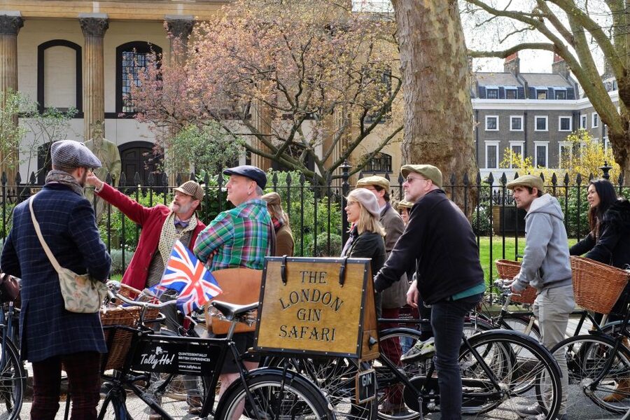 Gin Safari: Boozy London History on Two Wheels - Price and value: $114 for 3.5 hours of bikes, drinks, and graffiti