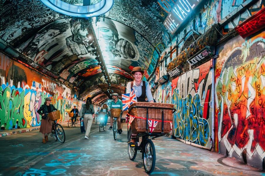 Gin Safari: Boozy London History on Two Wheels - How the GinCycle™ turns London gin into a moving story