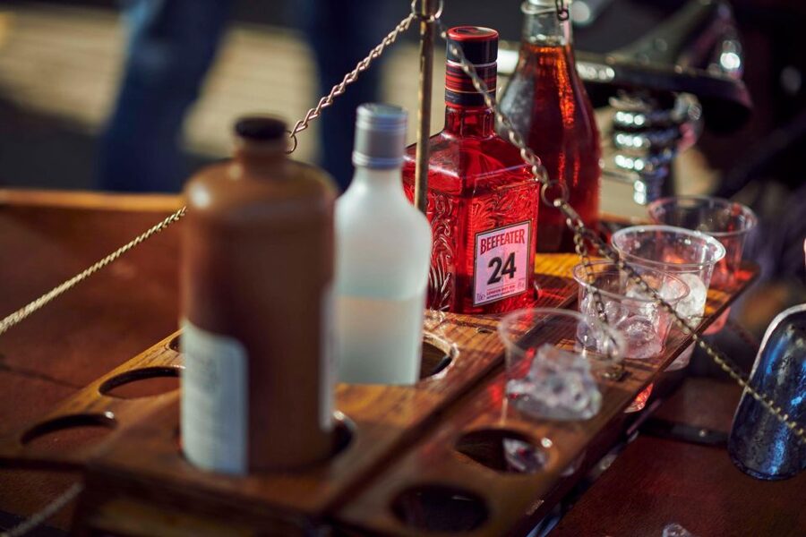 Gin Safari: Boozy London History on Two Wheels - Guide quality and the tone that makes it fun