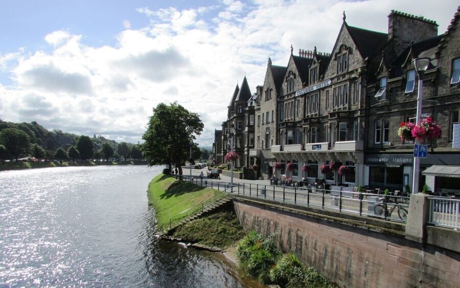 Glasgow: 2-Day Loch Ness, Inverness & Highlands Tour - Loch Lomond to Glencoe: From Pretty Water to Darker Stories