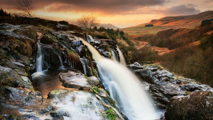 Glasgow: Loup of Fintry Waterfall Guided Tour - The waterfall moment on the River Endrick: views, safety, and photo tips
