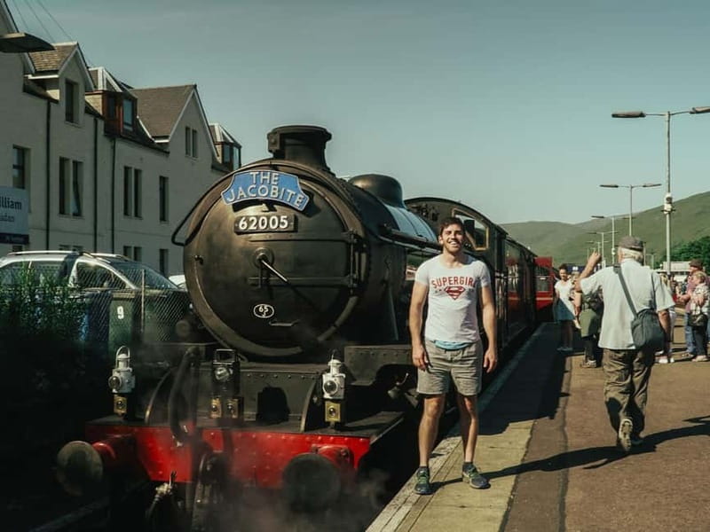 Glasgow: Scottish Highlands & The Hogwarts Express Day Tour - Mallaig stop: lunch time, sea air, and a real break