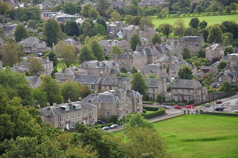 Glasgow Shore Excursion: - Loch Lomond - Stirling Castle - Getting Onboard: Meeting at the Port and Finding Your Coach
