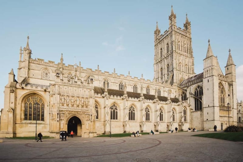 Gloucester Cathedral: Highlights Tour - Guide style, group size, and how the tour feels