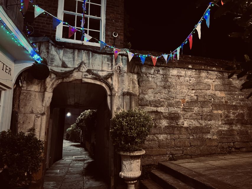 Gloucester: Ghost-Themed Guided Walking Tour - Wetsgate Street, Dick Whittington’s pub, and the Old Crown vibe