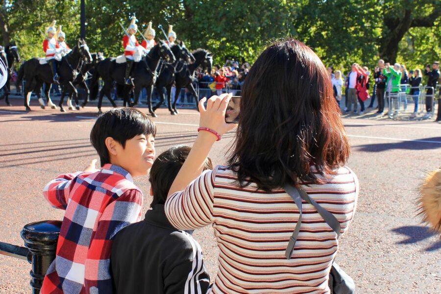 Grand London Half-Day Bicycle Tour - Covent Garden Break: Muffins, Entertainers, and a Real Reset