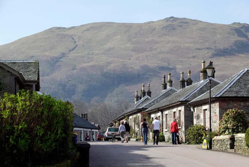 Greenock: Loch Lomond, Trossachs & Stirling Castle Tour - Luss at Loch Lomond: cottages, churchyard history, and Ben Lomond views