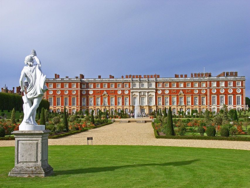 Hampton Court Palace Private tour With Fast Track Entry - Key things that make this tour work