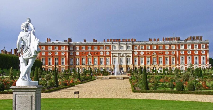 Hampton Court Palace Private tour With Fast Track Entry - Private chauffeur pickup from Soho, then straight to the palace