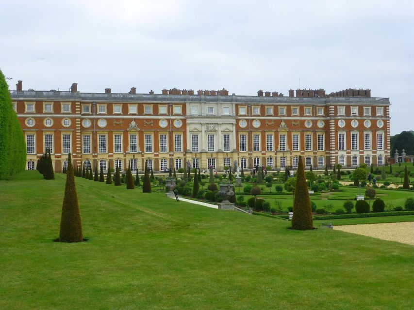 Hampton Court Palace Private tour With Fast Track Entry - The Tudor core: Henry VIII’s world, Great Hall, and Tudor kitchens