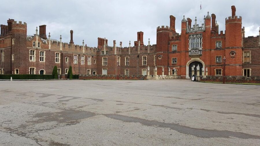 Hampton Court Palace Private tour With Fast Track Entry - William III and Mary II’s baroque rebuild, with Christopher Wren