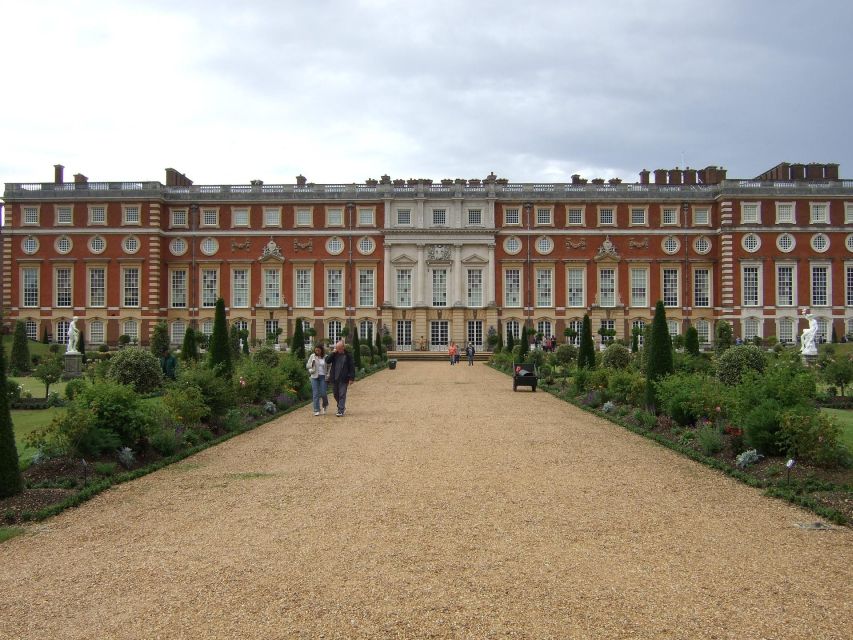 Hampton Court Palace Private tour With Fast Track Entry - Gardens, Maze energy, and the Great Vine