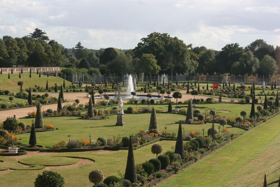 Hampton Court Palace Private tour With Fast Track Entry - Price and value: what $431 per person really buys