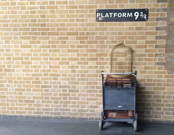 Harry Potter Private Tour of London in Spanish - Meeting at Cambridge Circus, Then Walking Straight Into Movie Locations