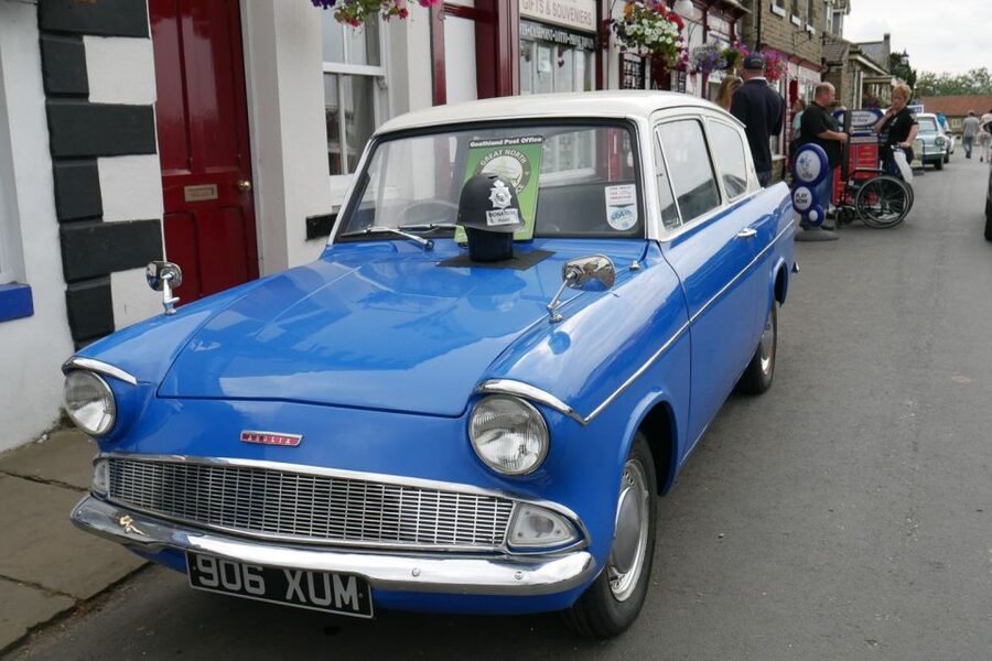 Heartbeat TV Locations Tour of Yorkshire - Guide and driver energy, plus on-board music and quiz time