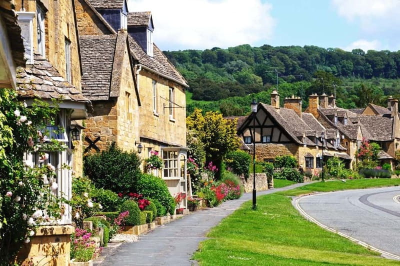 Hidden Gems of the Cotswolds from Oxford - Oxford to the Cotswolds by luxury coach, with an easy meet-up