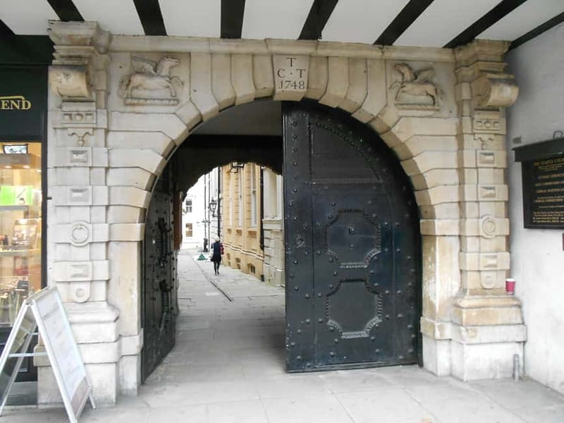 Hidden London Walking Tour - London’s Roman Bath window: A label with a complicated past