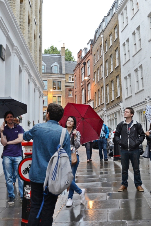 Historic pub tour with Brazilian guide (in Portuguese) - What the walk covers, from hidden alleyways to famous film spots