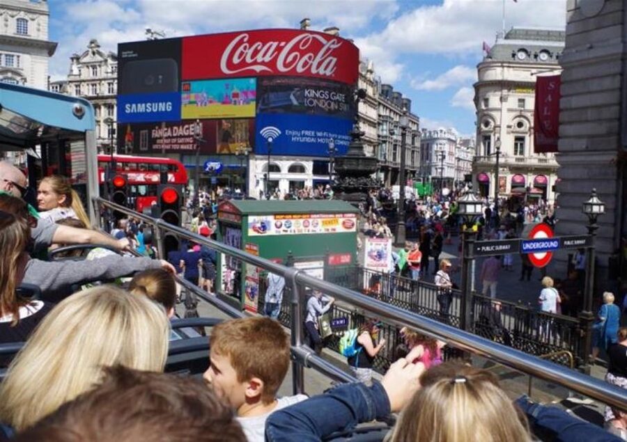 Hop-on Hop-off London Bus Tour & Westminster Abbey - Using the bus stops well: Big Ben, Buckingham Palace, and the Tower area
