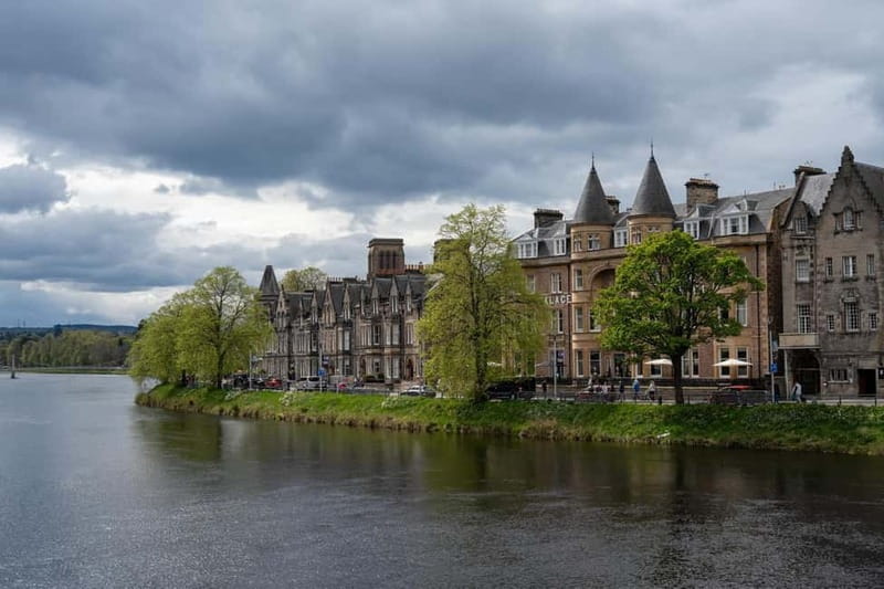 Inverness: Comedy Walking Tour with Local Comedian - Key highlights to know before you go