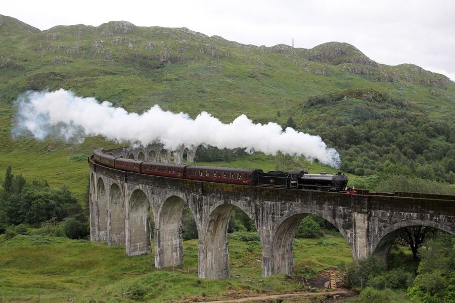 Inverness: Glenfinnan Viaduct, Mallaig, & Loch Ness Day Tour - Getting Rolling: Loch Ness Clansman Hotel Coffee and the First Big Views