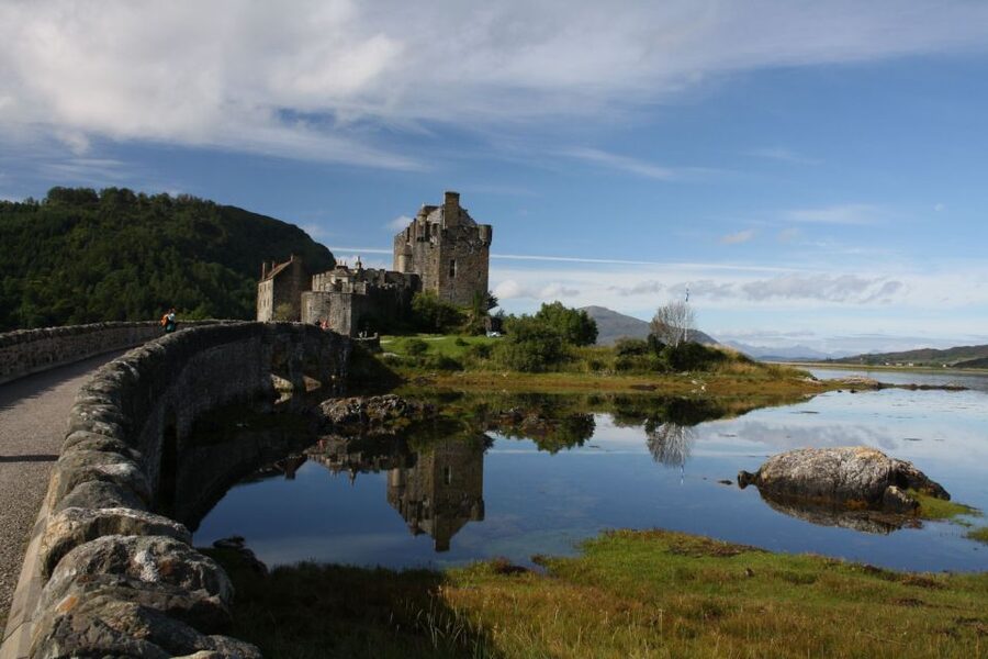 Isle of Skye and West Highlands: 4-Day Tour from Edinburgh - Day 2: Glenfinnan Viaduct, the Jacobite monument, and the Mallaig ferry to Skye