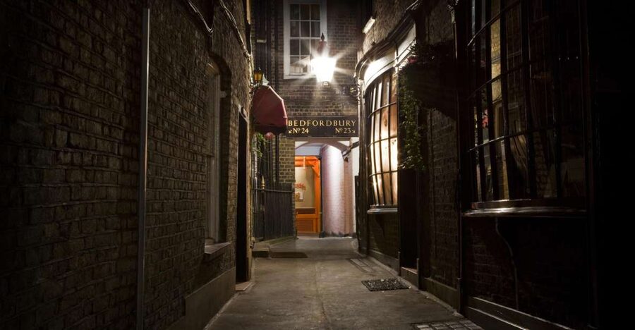 Jack The Ripper Tour in London's East End - Murder sites on modern streets, and what you should look for