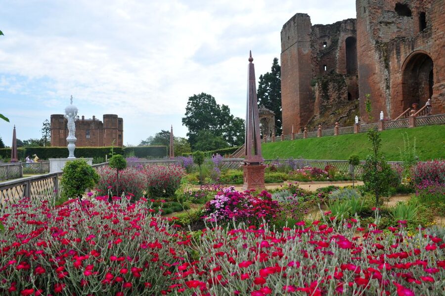 Kenilworth Castle and Elizabethan Garden Entry Ticket - Walking the Elizabethan Garden, Like You’re Following the Tudor Story