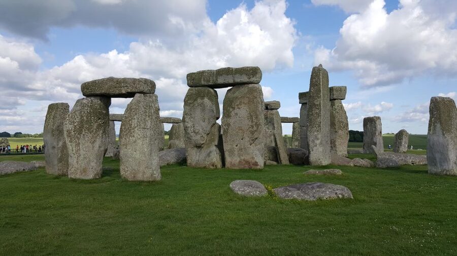 King Arthur Tour: Stonehenge, Glastonbury and Avebury - Avebury: world heritage stones inside a real village