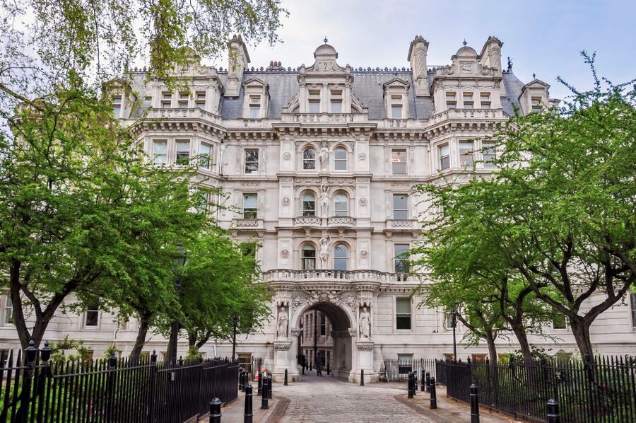 Law in London Private Tour - The Old Cheshire Cheese Pub finish, with Magna Carta in your bag