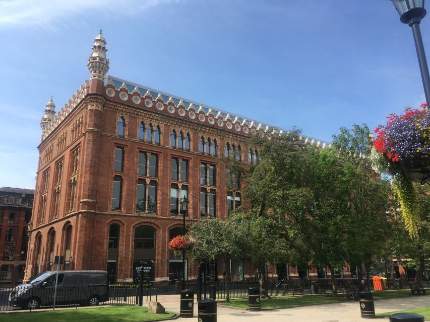 Leeds: 2-Hour Highlights Walking Tour - Key highlights to look for