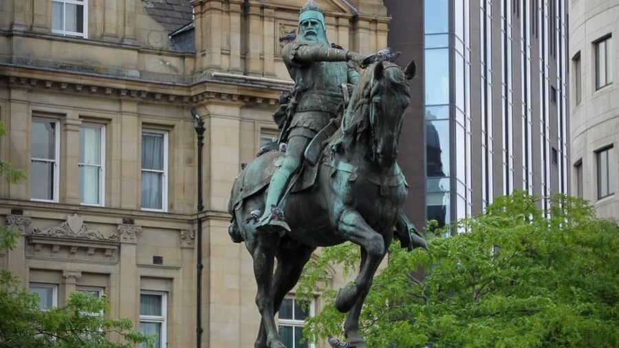 Leeds: City Walking Tour & Exploration Game - Historical whispers: ghost moments and Leeds trivia prompts