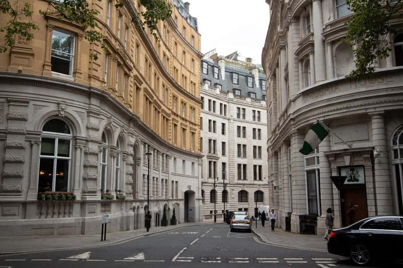 Lights, Camera, London! Movie Locations Walking Tour - Guides who make the clips make sense: Ryan and Jamie