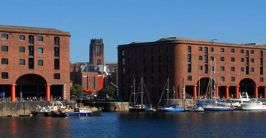 Liverpool: Best of Liverpool Sightseeing Private Taxi Tour - UNESCO waterfront time: Royal Albert Dock and the Three Graces walk