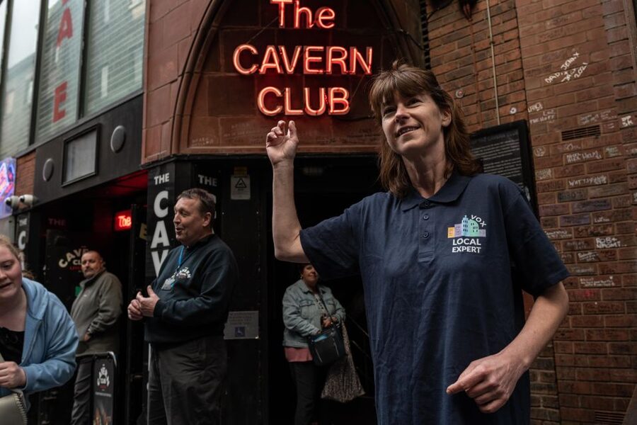 Liverpool: City and Cavern Quarter Walking Tour - Meeting at One Derby Square, and spotting your guide