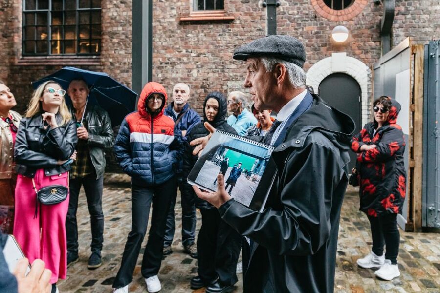 Liverpool: Official Peaky Blinders Coach Tour of Merseyside - Guides and driver teamwork, and why names keep coming up