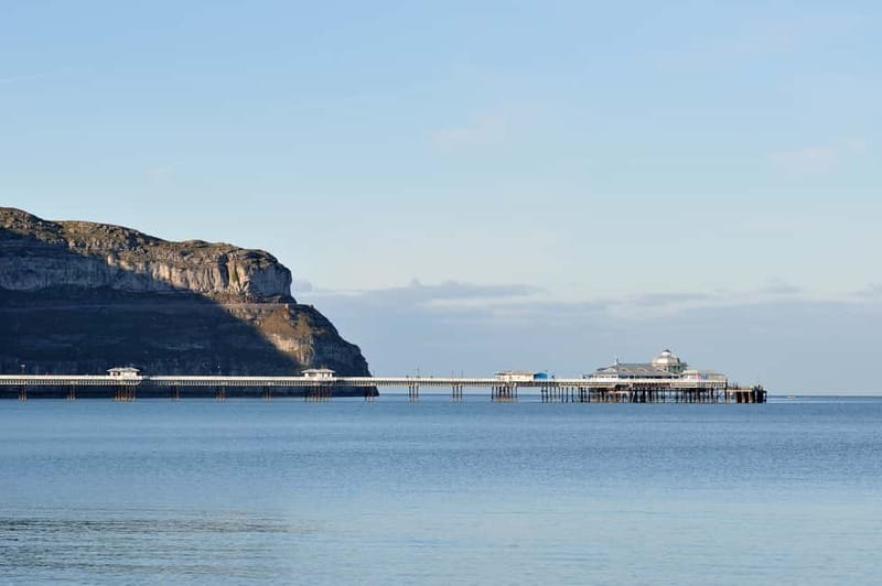 Llandudno: City Sightseeing Hop-On Hop-Off Bus Tour - North Parade start, Llandudno Pier, and the first big views