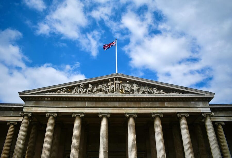 London: 2-Hour Guided Tour of the British Museum and History - Meeting your guide at the British Museum portals
