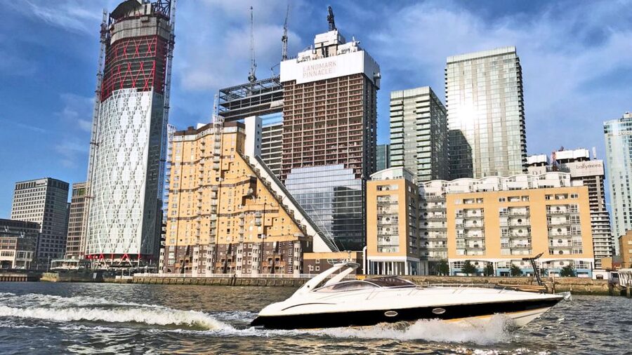 London: 2 hour private luxury Thames boat cruise / hire - Tower stretch as a pass-by rhythm, not a walking tour