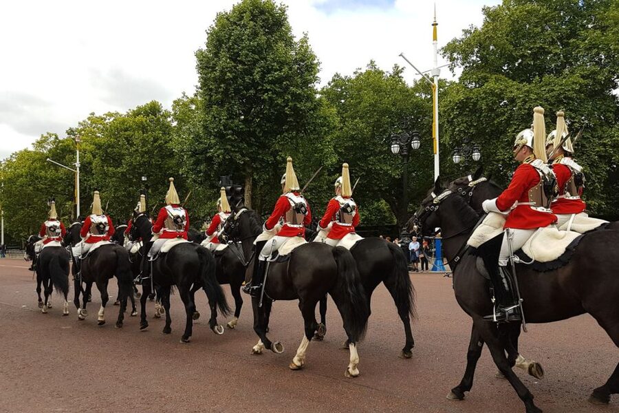 London: 30 London Sights Guided Walking Tour - Meet outside The Ritz, then start walking like you mean it